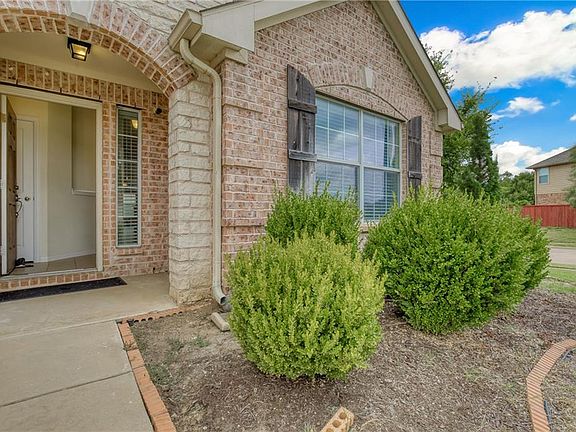 3rd image of 2225 Castle Creek Dr