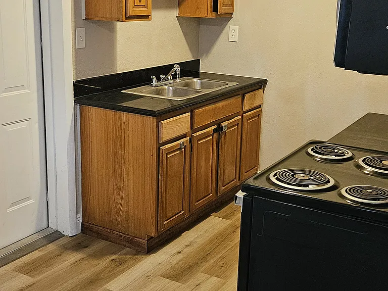 4320 S West Shore Blvd — Photo 2
