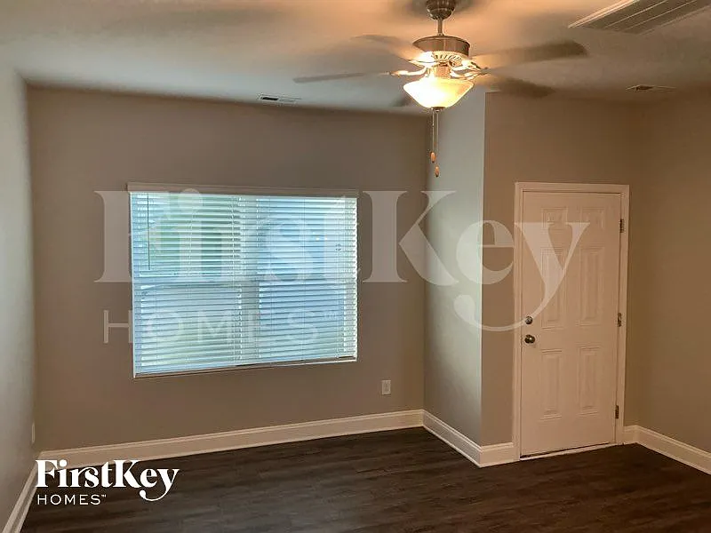 3 bed, 2.5 bath, 1881 sqft, $2,350 — Photo 2