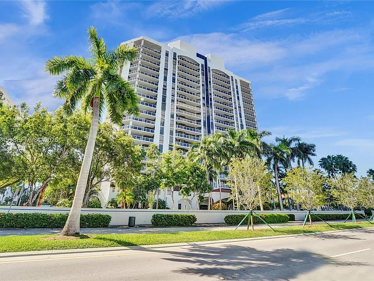 3600 Yacht Club Dr #904 — Photo 76