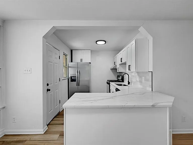 2305 Longview St — Photo 12