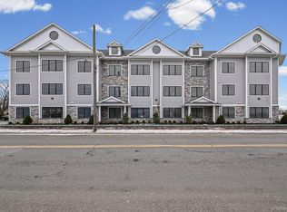 80 Division St #3D, Patchogue, NY 11772