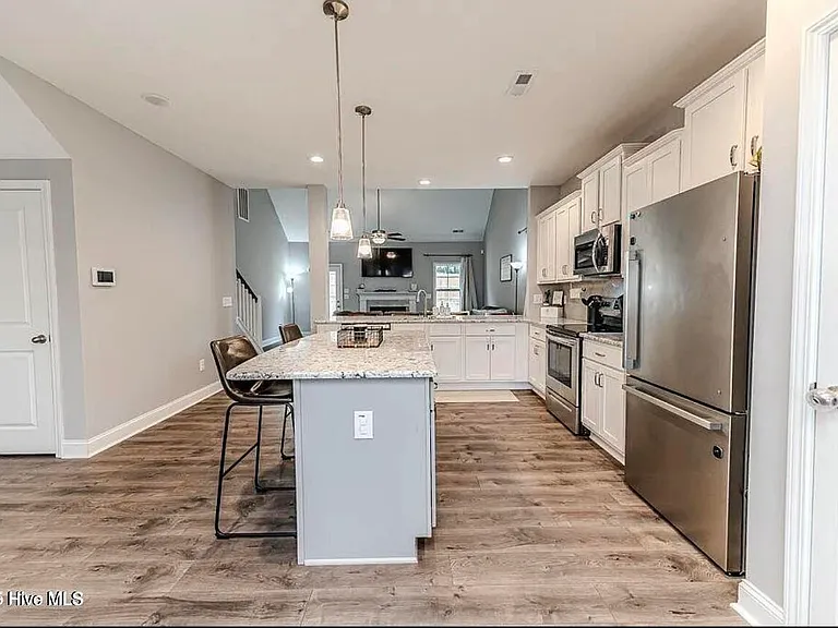 223 Burnside Dr — Photo 5