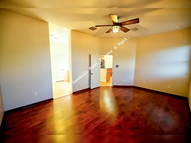 770 W Grantham St — Photo 28