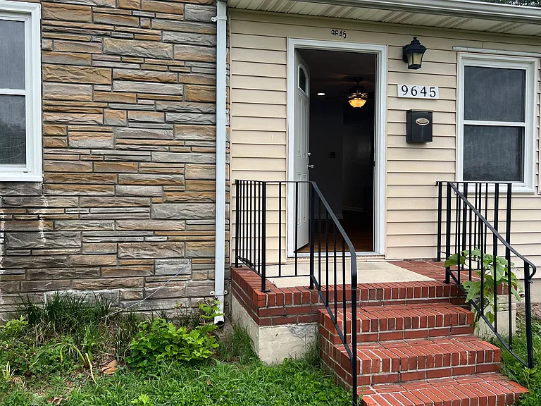 9645 Sherwood Pl — Photo 1