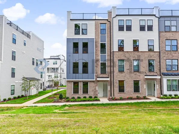 20810 Cloongee Ter, Sterling, VA 20166