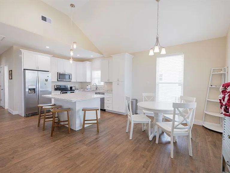 4129 Fort Bend Dr — Photo 8