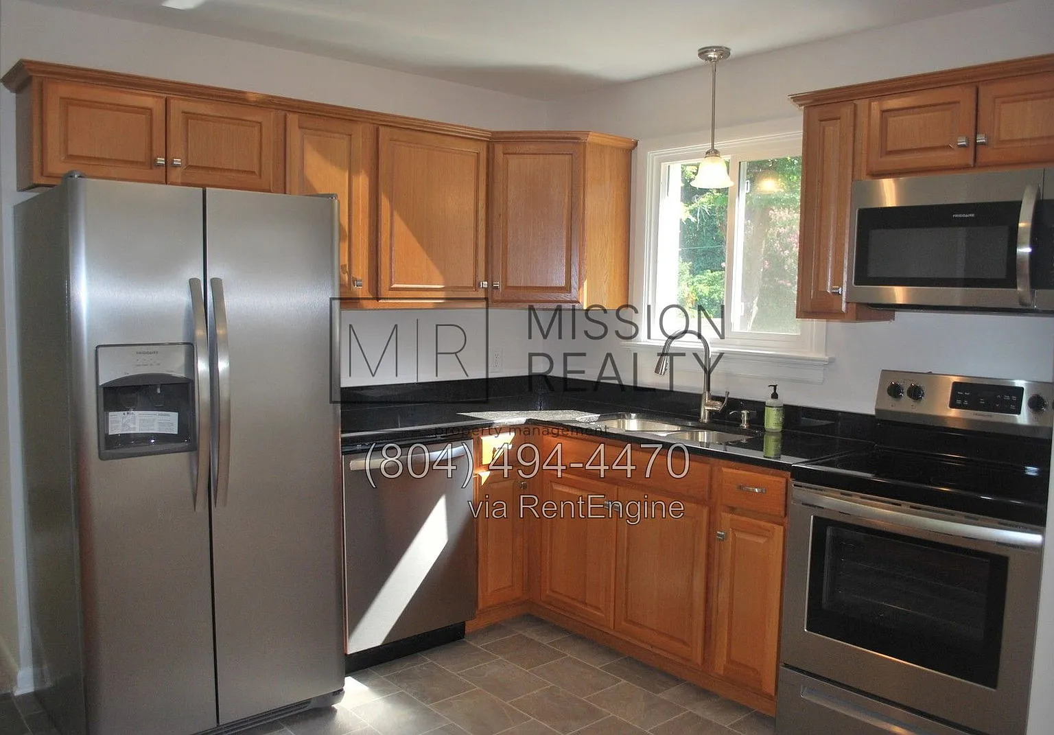 3 bed, 1.5 bath, 1326 sqft, $2,000 — Photo 2