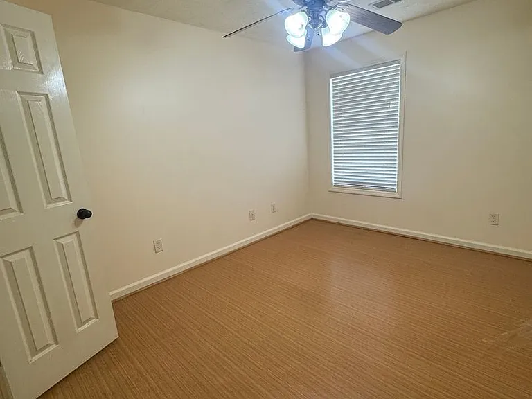 449 N Donahue Dr #C21 — Photo 18