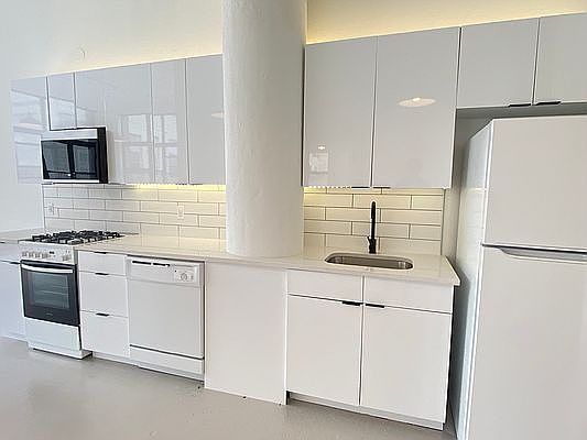 5th image of 170 Tillary St APT 605