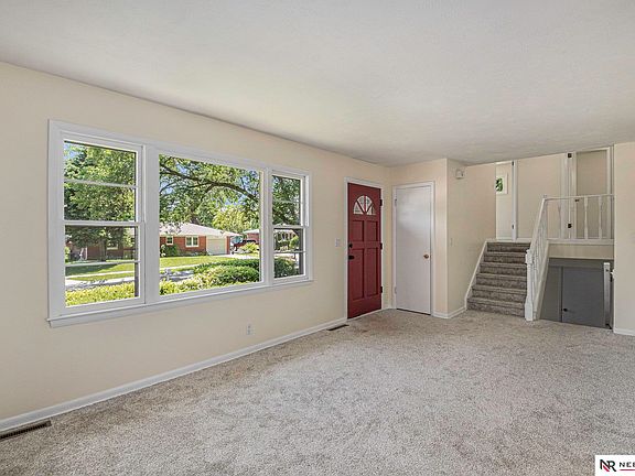 5th image of 7116 York Ln