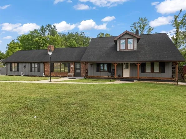 1098 Red Brush Rd, Mount Airy, NC 27030