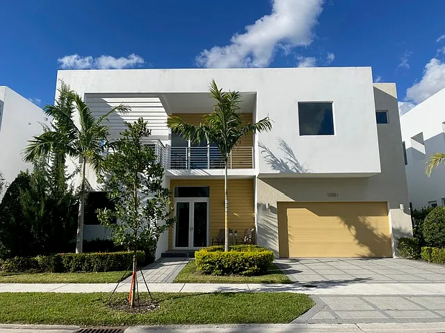 4 bed, 4714 sqft, $8,500 — Photo 2