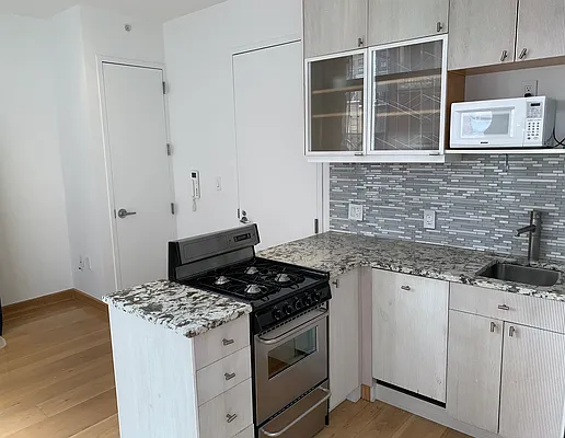 Rented by Up Real Estate Advisors LLC | media 10