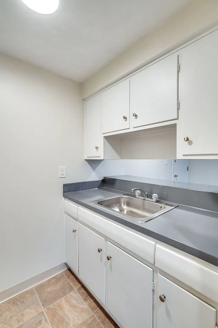 3003 Archwood Avenue — Photo 4