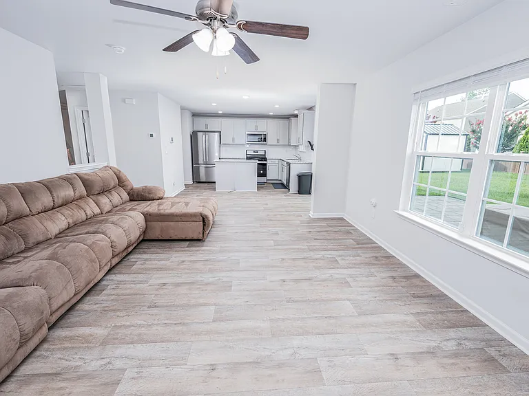 607 Ava St #1 — Photo 8