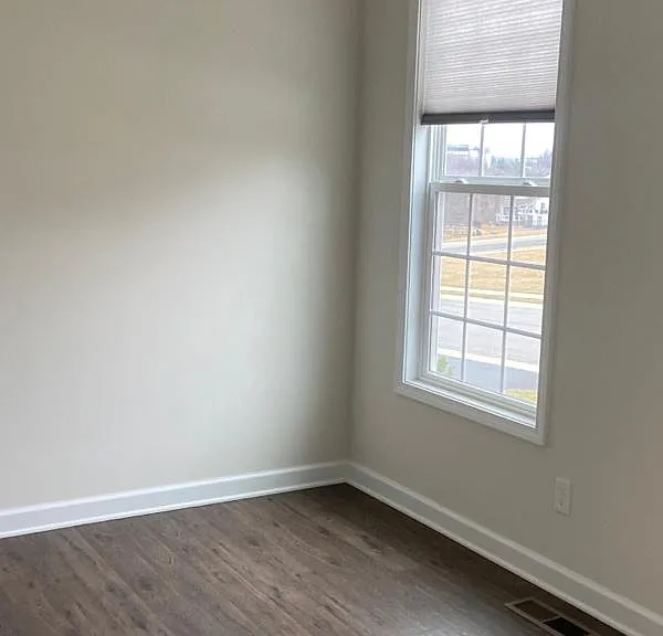 395 Hamilton Ave NW — Photo 3