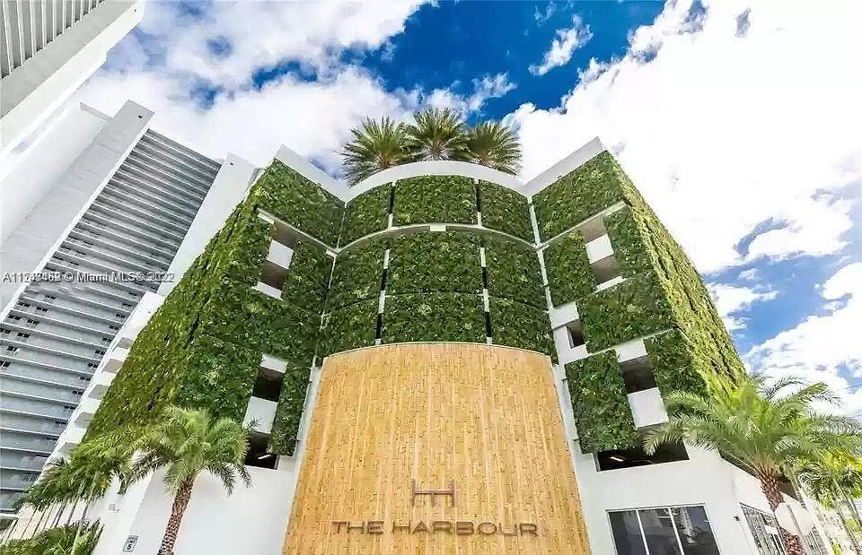 1st image of 16385 Biscayne Blvd #806