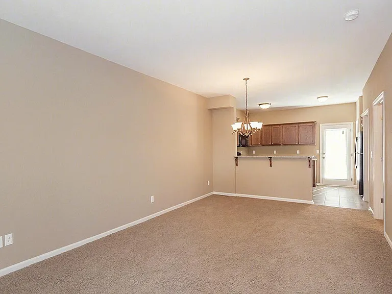 Parkway Oaks Townhomes and Duplexes — Photo 9