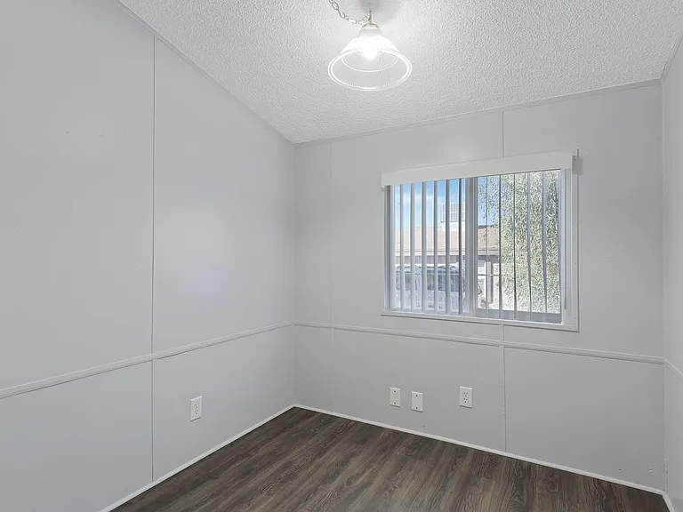 755 W Dewey Ave — Photo 16