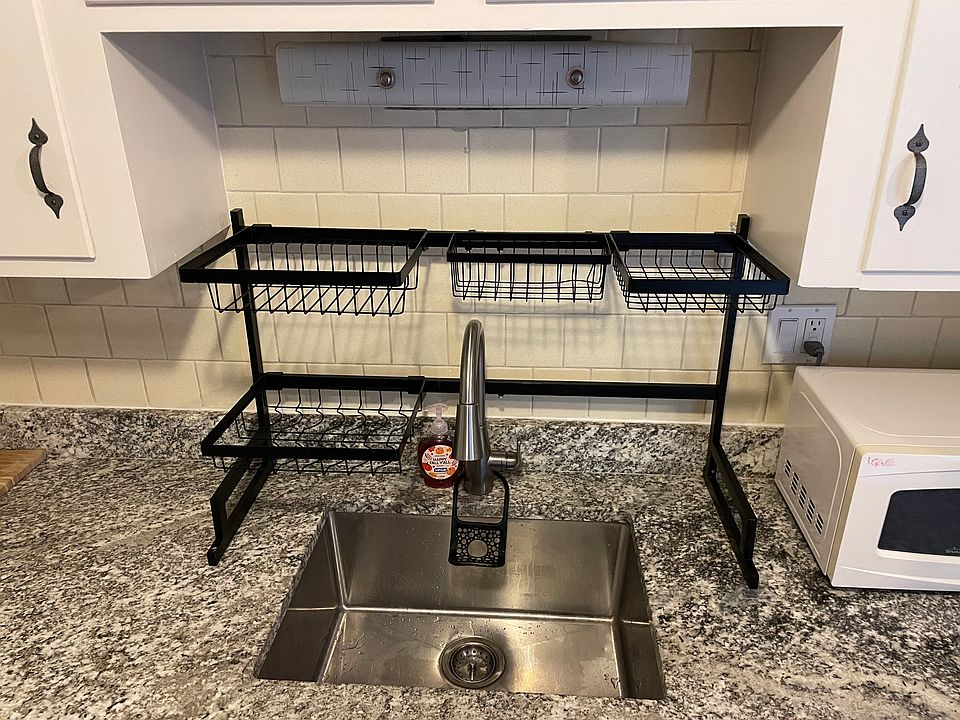 Large basin kitchen sink with large capacity dish drying rack