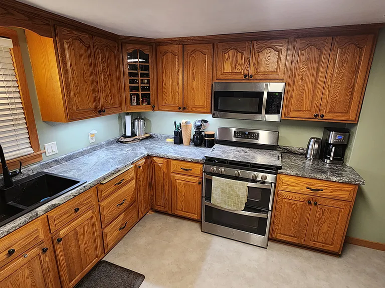 546 Hubbell St — Photo 3