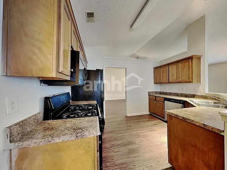 750 Ashland Park Way — Photo 3