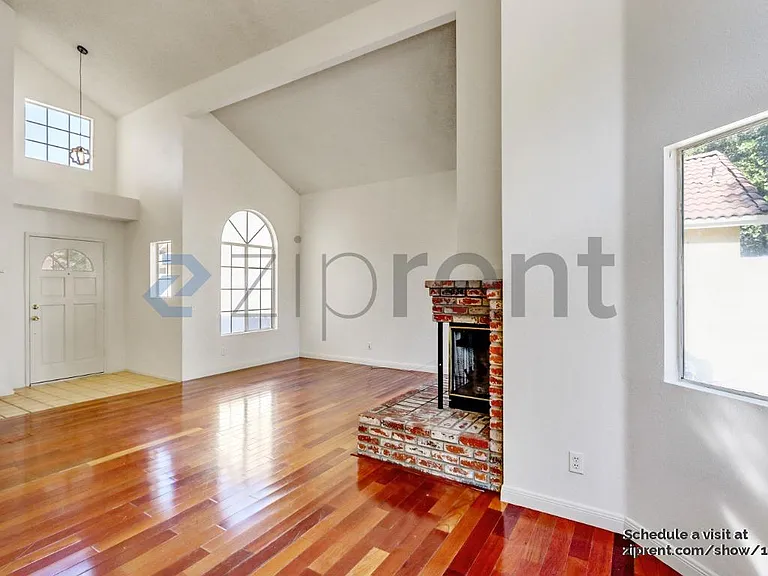116 N Plymouth Way — Photo 3