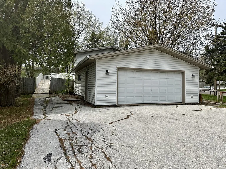 2731 Triggs Ave — Photo 3