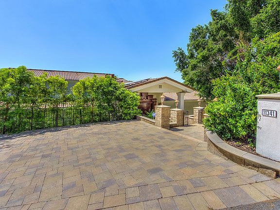 3rd image of 11341 Skyline Dr