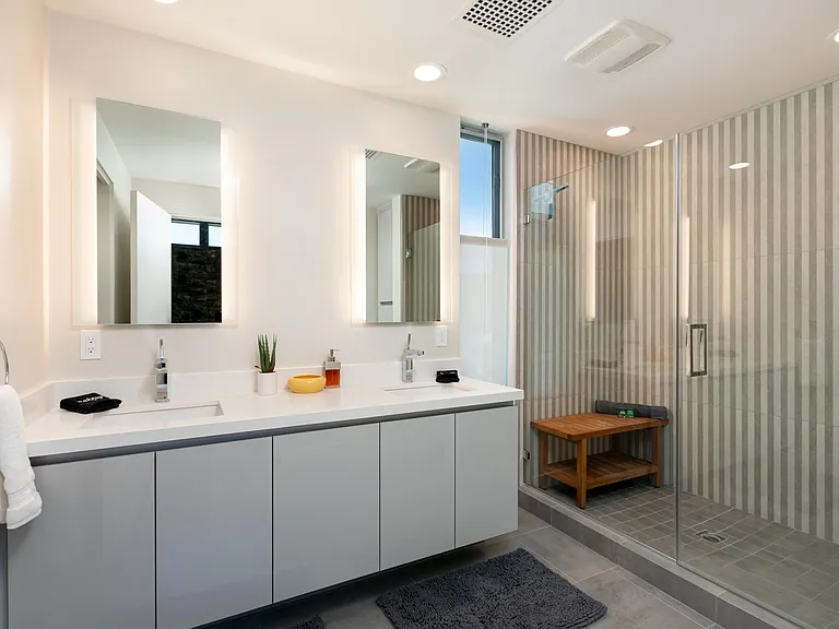 Double sinks of the en suite bath of the Valley Bedroom.