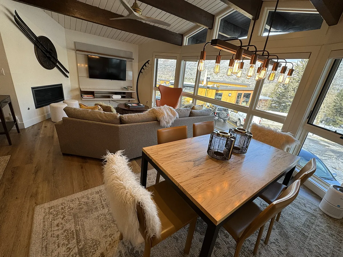 Building Photo - 809 S Aspen St #3