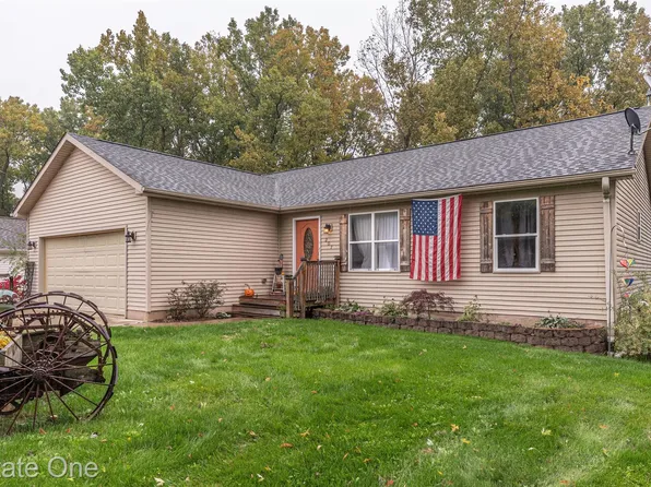 207 Lora Ln, Pleasant Lake, MI 49272