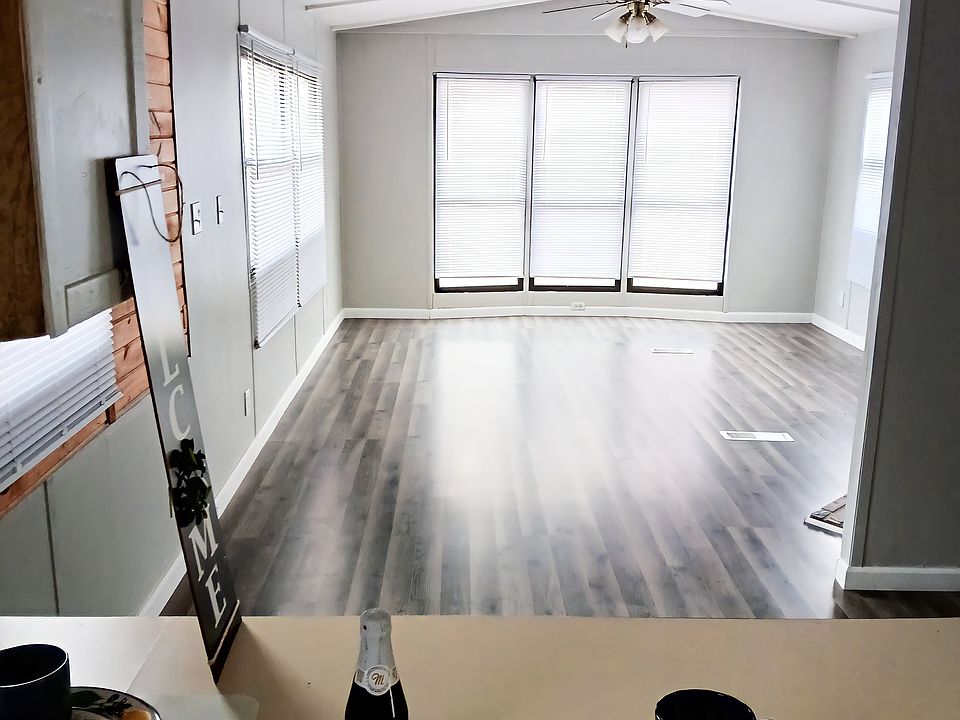 2nd image of 1100 W Locust St #25
