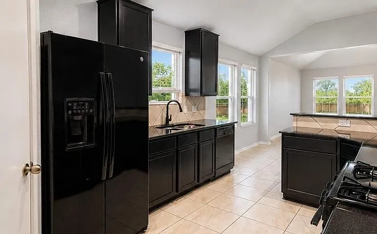 3 bed, 2.0 bath, 1856 sqft, $1,975 — Photo 4