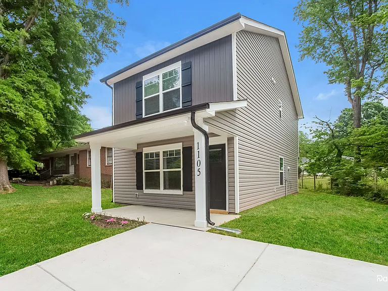 1105 Rosewood Ave — Photo 2