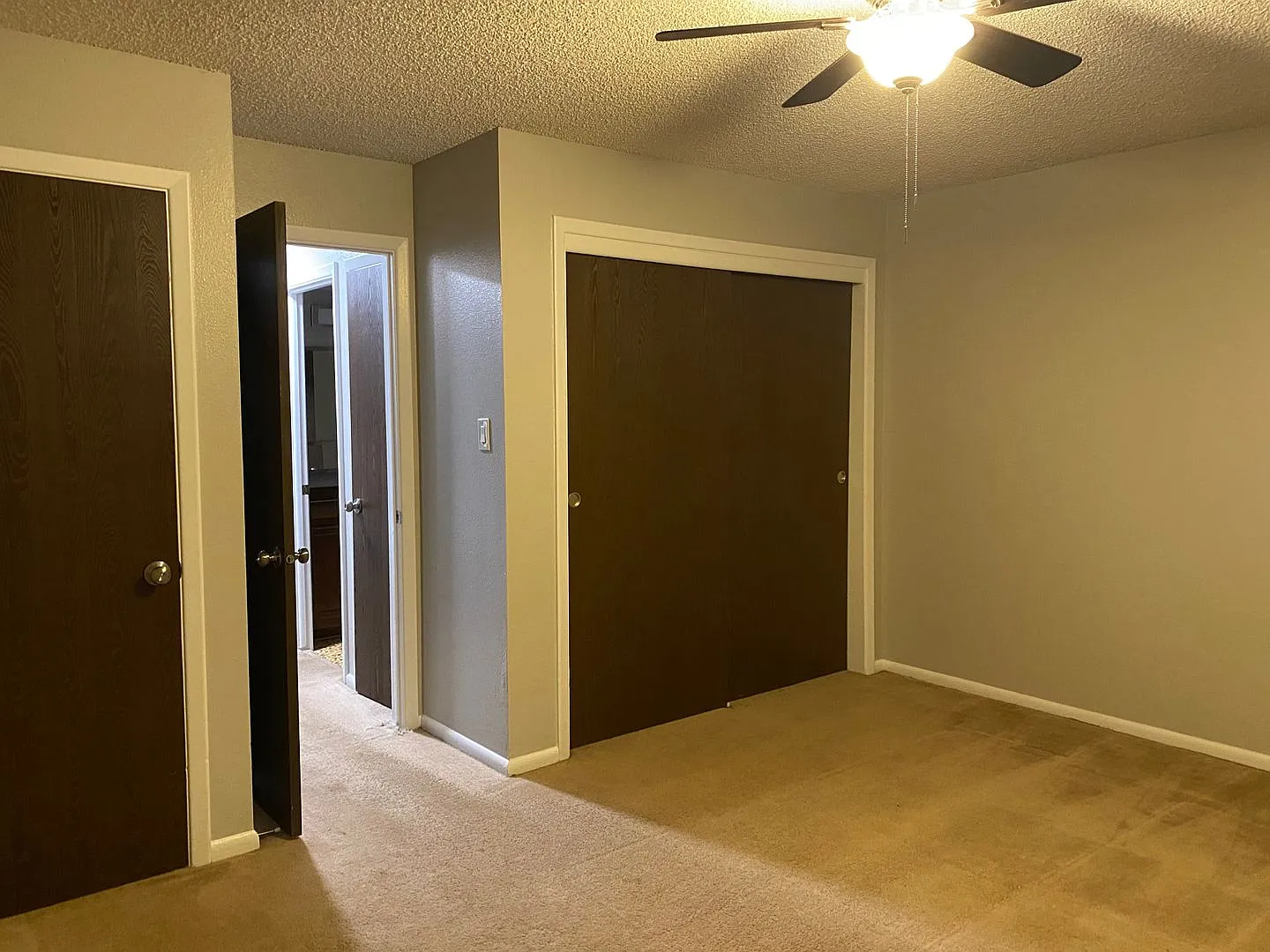 Regency Apartments 4715 — Photo 4