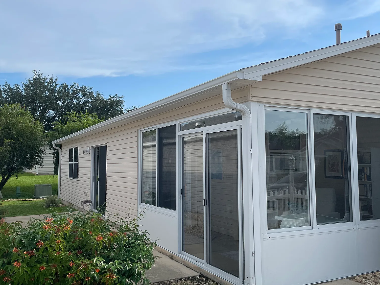 1 bed, 991 sqft, $1,900 — Photo 2
