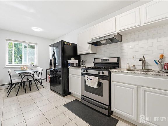 4th image of 18 Lake Ave APT 8A