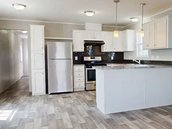 230 N Carolina Dr, Elyria, OH 44035