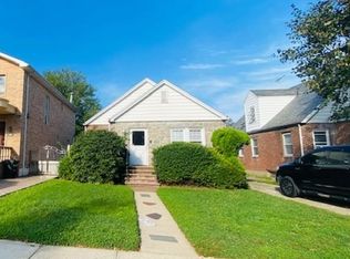 6930 182nd St, Fresh Meadows, NY 11365