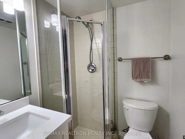 230 King St E #511 — Photo 29