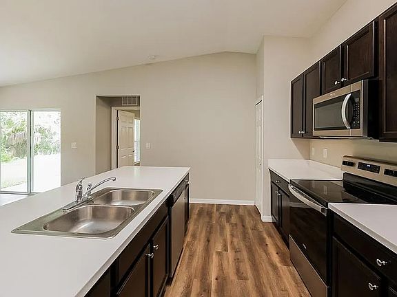 4th image of 1120 Great Falls Ave