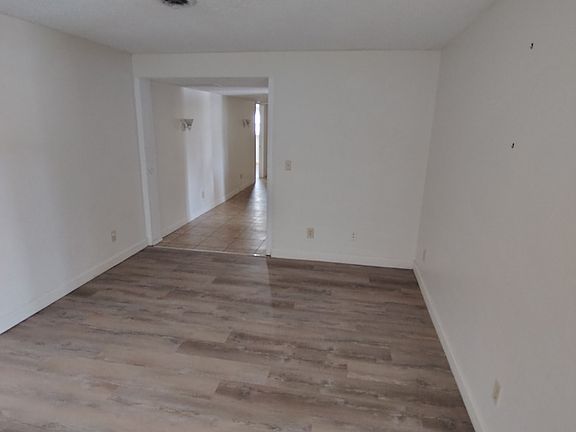 2nd image of 2319 Vienna Rd