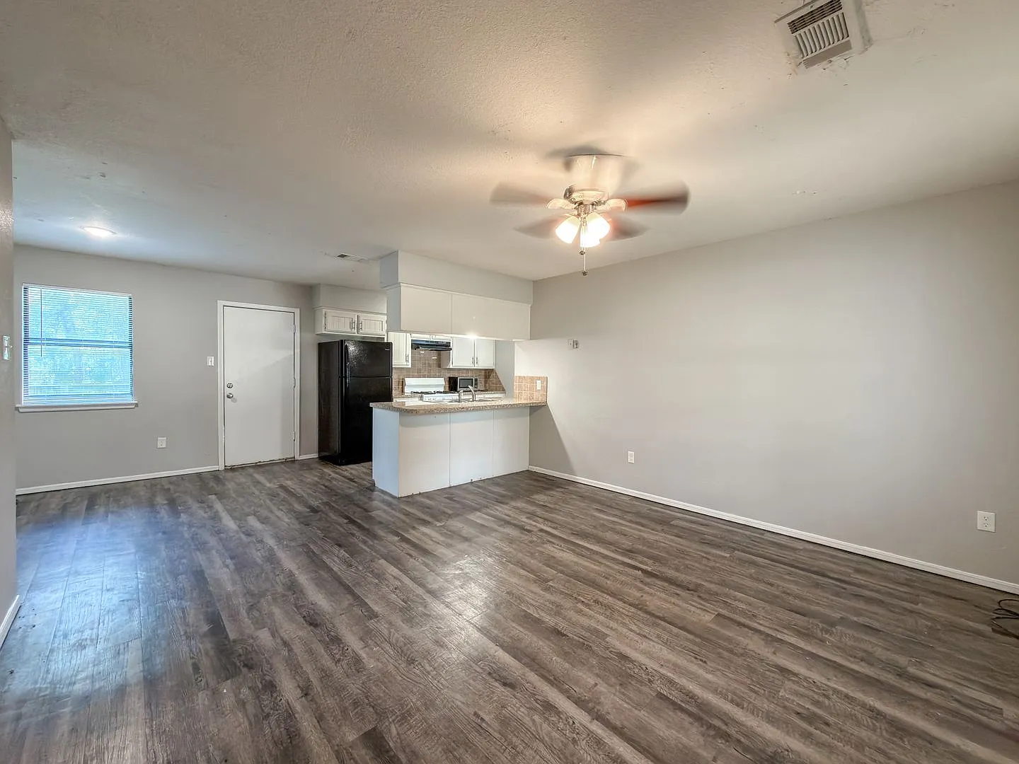 * Move-In Special* Updated 3 Bed, 2 Bath Home in Greenwood — Photo 2