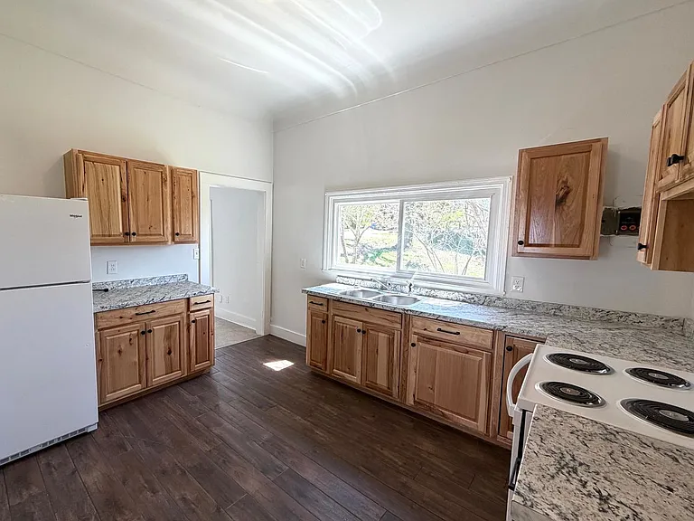 12 Long St — Photo 10