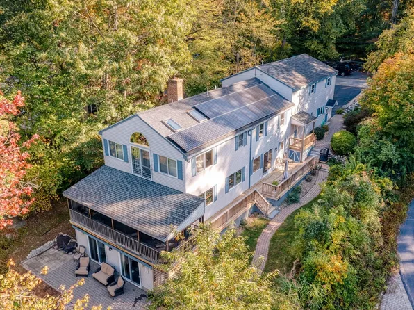 6 Downey St, Hopkinton, MA 01748