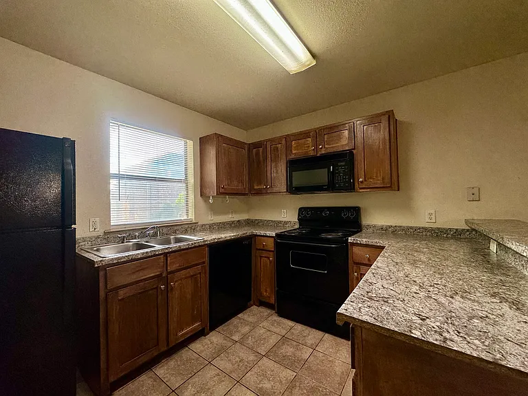 613 Bernard St #6 — Photo 8