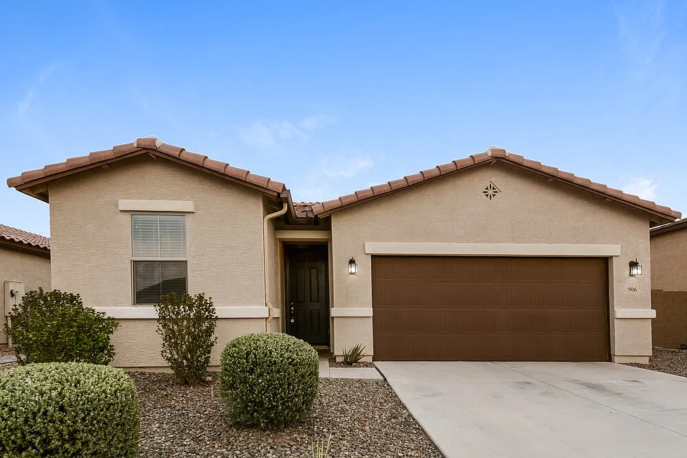 3 bed, 2.0 bath, 1593 sqft, $2,030 — Photo 1