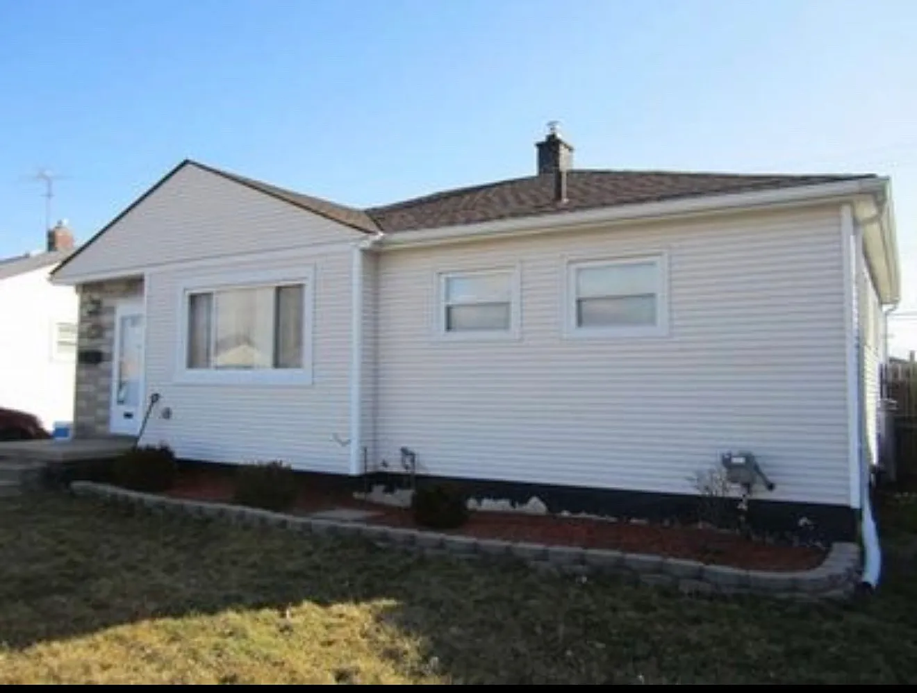 3 bed, 1.5 bath, 1049 sqft, $1,500 — Photo 1